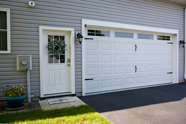 24/7 Emergency Garage Door Panel Replacement experts in Treasure Island, FL